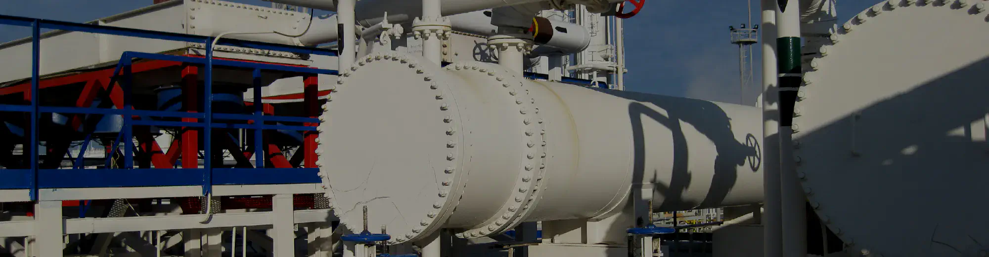 Large shell and tube heat exchangers