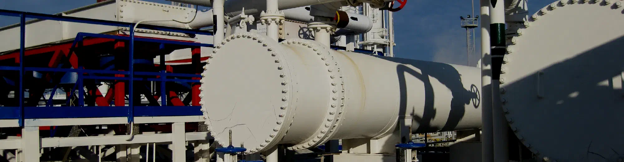 Large shell and tube heat exchangers